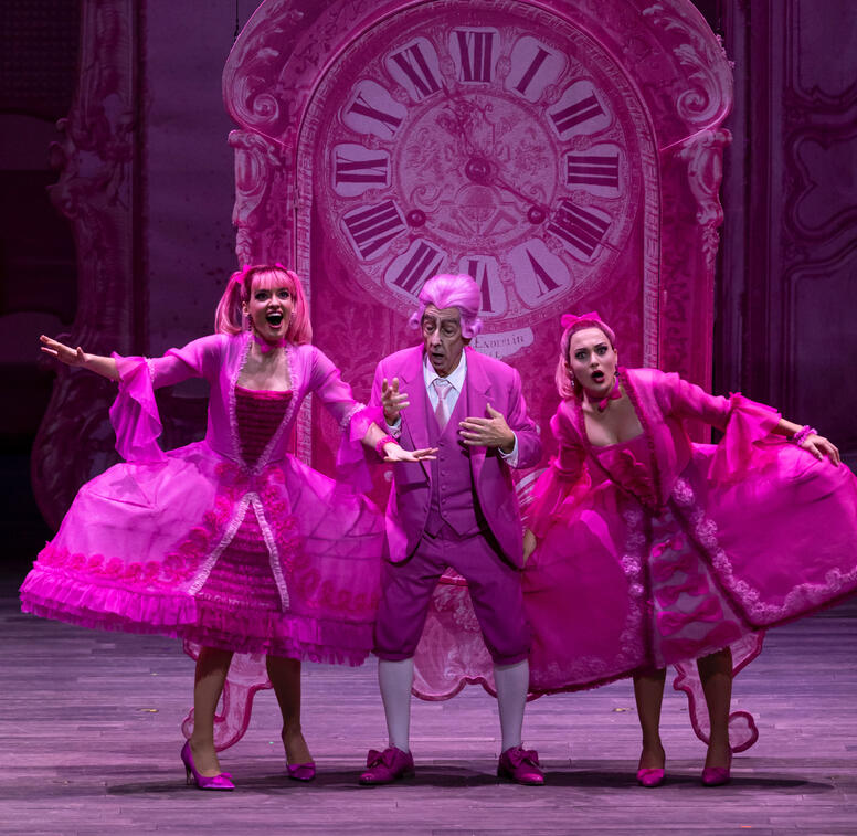 Evgeniya Khomutova delivers a heartfelt portrayal of Tisbe in La Cenerentola at Palau de les Arts Reina Sofia. Evgeniya Khomutova singing as Tisbe in La Cenerentola at Palau de les Arts Reina Sofia, Valencia