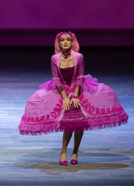 Evgeniya Khomutova brings charm and wit to Tisbe in Rossini’s La Cenerentola at Valencia’s Palau de les Arts Reina Sofia. Evgeniya Khomutova in the role of Tisbe in La Cenerentola at Palau de les Arts Reina Sofia, Valencia